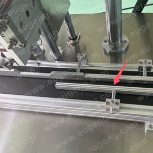 Cosmetic hot pour machine