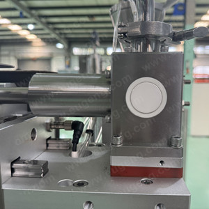 Lip gloss filling machine